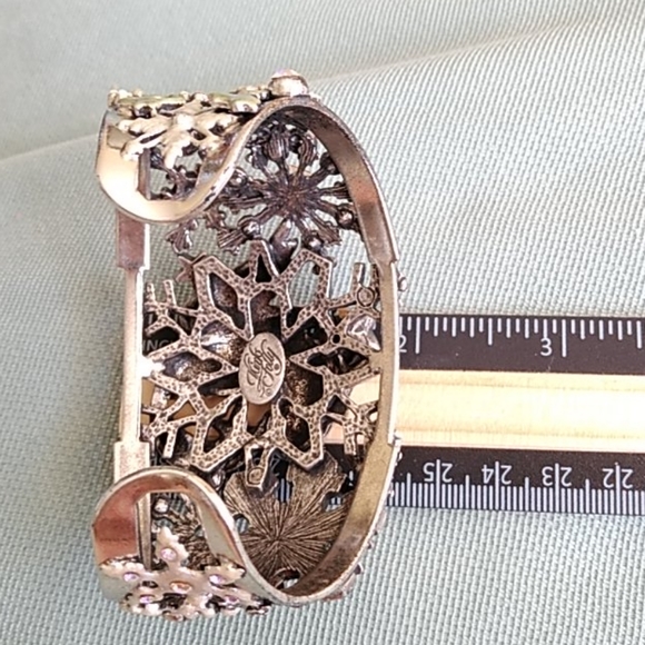 🌨️ KIRK'S FOLLY WINTER ANGEL BRACELET 🌨️ - Picture 6 of 7